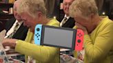 Abuelita llora de emoción porque le regalaron un Nintendo Switch en Navidad