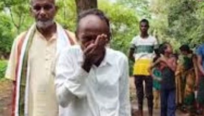 In Bihar's Banka, Water Dripping From This Tree For 4 Days Despite No Rain - News18