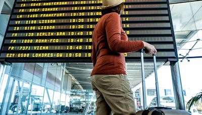 Top 8 Travel Hacks to Avoid Flight Delays This Summer