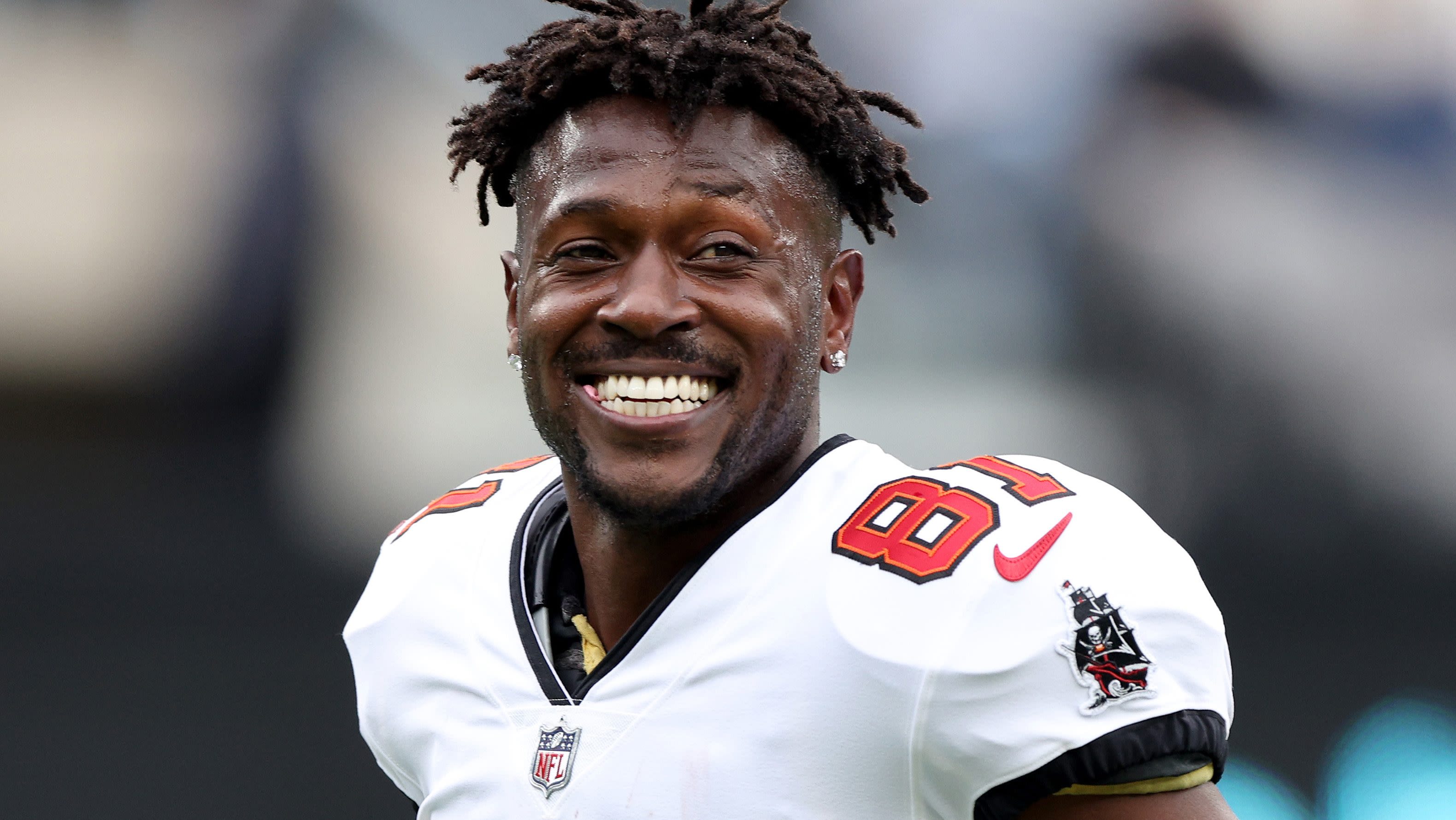 Former Buccaneers WR Explains Bizarre Exit From NFL