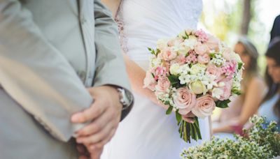 TÉMOIGNAGE. "La meilleure amie de mon fiancé est amoureuse de lui et il veut à tout prix l’inviter à notre mariage"