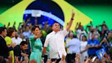 Bolsonaro recurre a su esposa para atraer electores: C. Marques