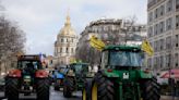 Agricultores franceses regresan a París en sus tractores para una nueva protesta