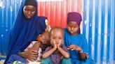 As hunger spreads in Somalia, babies start to die