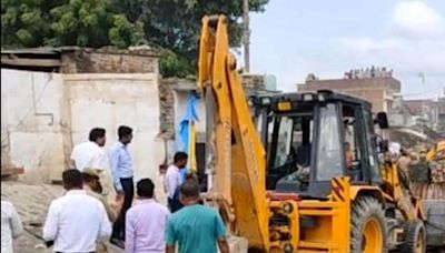 Bahraich administration demolishes 23 illegal structures on public land in Kaiserganj