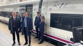 Óscar Puente asegura que Galicia ganará plazas y frecuencias con los trenes Avril y anuncia que Avlo llegará en meses