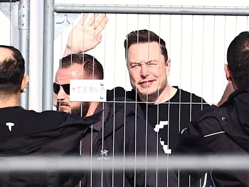 Elon Musk desvió chips de IA para Tesla a sus empresas X y xAI, según el canal CNBC