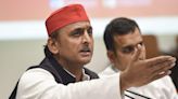 Akhilesh Yadav visits Atishi at LNJP Hospital