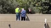 Un guardia civil fuera de servicio rescata a un anciano que caminaba desorientado por la Autovía A-23