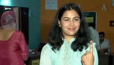 'First Time Mauka Mila Vote Daalun': Manu Bhaker Casts Her Vote In Jhajjar For Haryana Elections 2024; Video