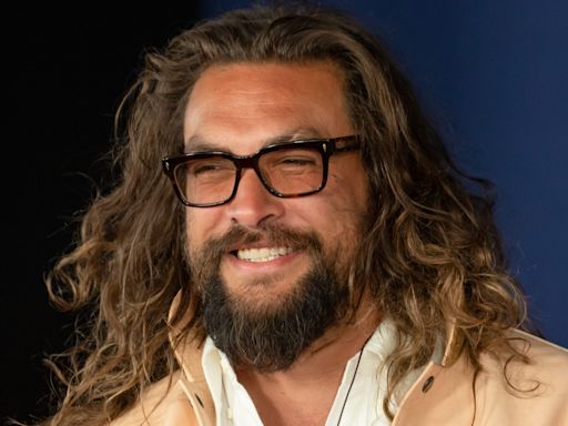 Jason Momoa habla por primera vez de su relación con Adria Arjona: "Cualquier excusa vale para más abrazos"