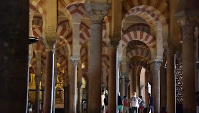 El arquitecto Norman Foster visita la Mezquita-Catedral de Córdoba