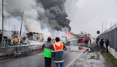 Se registra fuerte incendio en límites de Nezahualcóyotl y el AICM