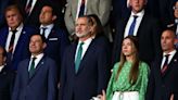 El rey Felipe, recién llegado de la coronación, preside la final de Copa junto a la infanta Sofía