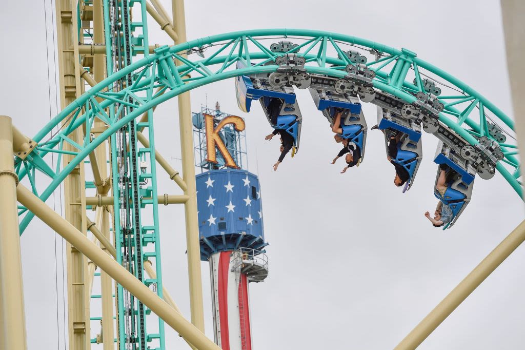 Knott’s and Magic Mountain to offer season pass combo in 2025