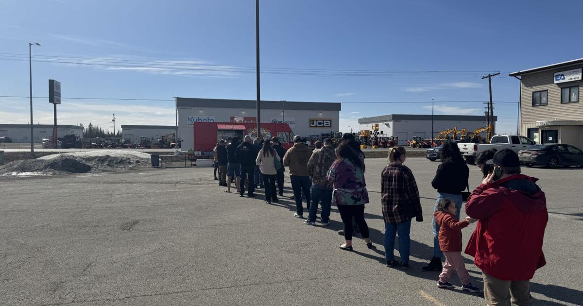 Fairbanks food truck Spice It Up returns to a huge crowd and a long wait
