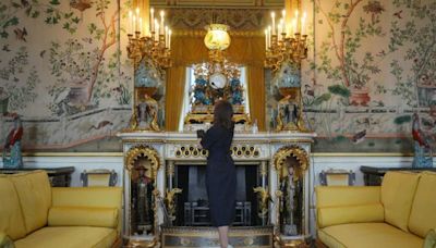 Room behind famous Buckingham Palace balcony to open to the public