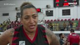 Érika se emociona com título no adeus ao basquete, mas tem entrevista interrompida por briga