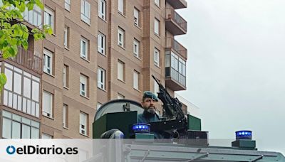 La Guardia Civil desfila en la calle por vez primera en Euskadi y explica que tiene 2.500 efectivos