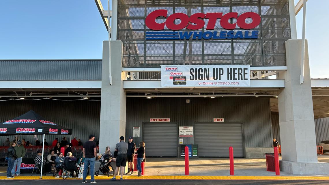 Long-awaited Loomis Costco opens to long lines, excited shoppers