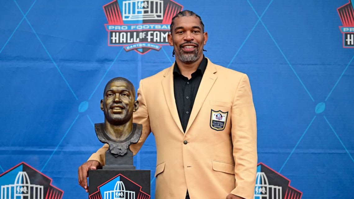 Julius Peppers inducted into the Pro Football Hall of Fame