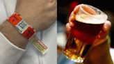 Crean una pulsera que detecta hasta 22 tipos de drogas en bebidas: te explicamos cómo funciona