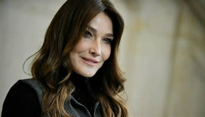 Carla Bruni: «Il tumore al seno? Ho avuto paura di morire, la malattia non è finita. Dopo il parto sono ingrassata per l'angoscia»