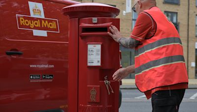 Royal Mail installs first red postbox featuring King’s cypher