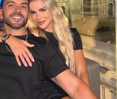 Luis Fonsi celebra su décimo aniversario de bodas junto a su esposa