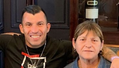 “Ándate de acá, cabro de mierda”: el día en que Marisol Soto salvó a su hijo Gary Medel de un pistolero - La Tercera