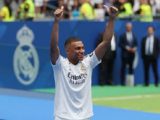 Real Madrid: l'ovation du Santiago-Bernabéu lors de l'entrée de Kylian Mbappé