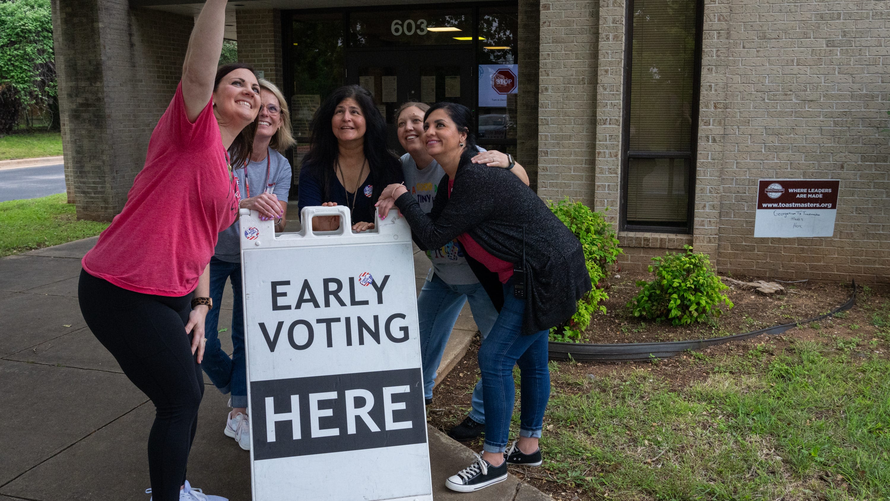 Texas primary races will be settled soon. A look at the Democratic, Republican runoffs.