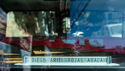 Dolor sin consuelo: las fotos de la despedida del periodista y escritor Diego Rojas