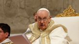 El papa pide no perder la esperanza en tiempos de guerra en la Vigilia Pascual