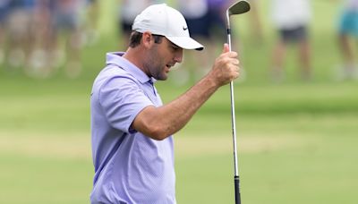 Scottie Scheffler chips in at last to cap bogey-free 65 Friday at Colonial