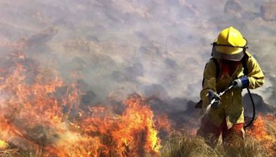 Continúa activo el incendio forestal desatado en el norte de Córdoba