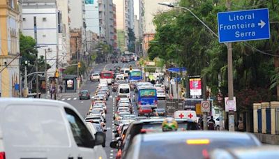 A rotina de caos: os desafios do trânsito em uma Porto Alegre invadida pelo Guaíba