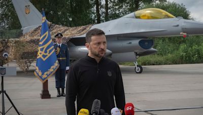 Ukraine bekommt erste F-16-Jets - Selenskyj fordert sofort Nachschub