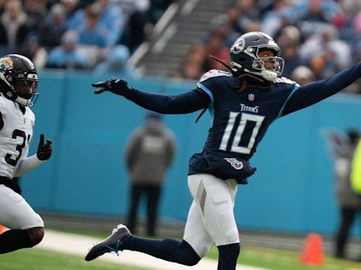 How Titans WR DeAndre Hopkins Prepares For Season