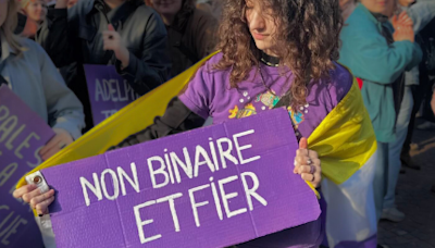 « Non-binaire, j’avais peur que mon père me rejette. Aujourd’hui, il s’engage pour moi » - Témoignage