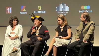 Davi Kopenawa diz ao público do Festival de Cannes que ele precisa dos indígenas