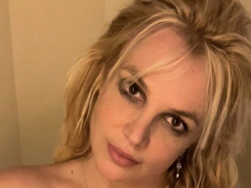 Britney Spears baila ‘Despacito’ con un bikini negro al estilo Kim Kardashian