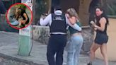 Mujeres presuntamente ebrias se toman SELFIE tras sufrir aparatosa volcadura en Cuernavaca