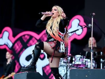 Avril Lavigne: la conspiración, la desaparición y el renacer de la estrella que relató la rebeldía de la generación milenial