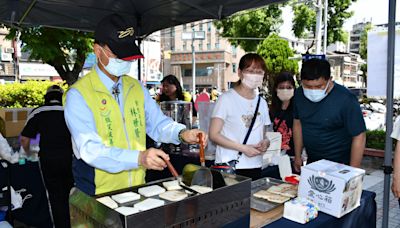 彰化市長掌廚煎菜頭粿義賣 為姊妹市「花蓮震災」募款 | 蕃新聞