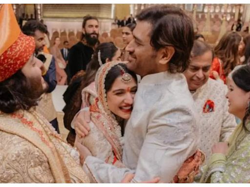 Ranveer Singh and Deepika Padukone photobomb MS Dhoni's sweet picture with newlyweds Anant Ambani and Radhika Merchant - See inside | - Times of India