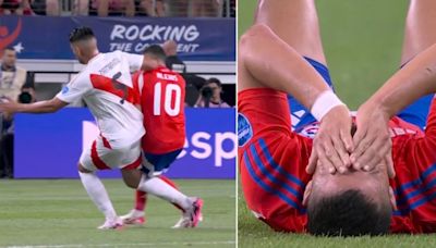 La fuerte patada de Carlos Zambrano a Alexis Sánchez que pudo costarle la expulsión en Perú vs Chile por Copa América 2024