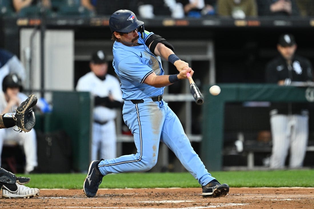 Deadspin | Blue Jays strive for sweep of hapless White Sox