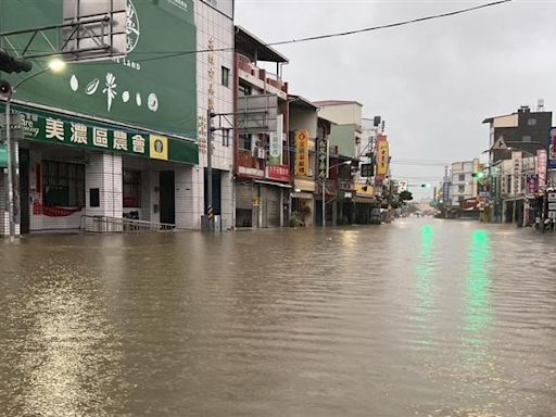 立委視察災區車壞了！邱議瑩親曝高雄災情慘狀 她冒雨拍片提醒這件事