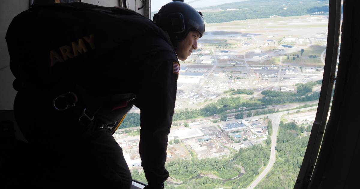 Arctic Thunder air show will fill Anchorage skies with military planes this weekend